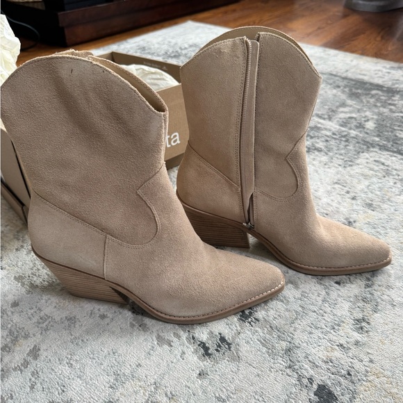 Dolce Vita Shoes - Dolce Vita ‘Valory’ Taupe Ankle Bootie size 9 *BNWT*